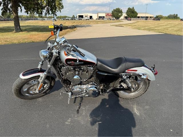 2015 Harley Davidson 1200 Custom Base