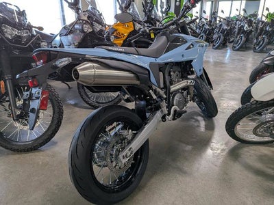 2025 Suzuki DR-Z4SM Base