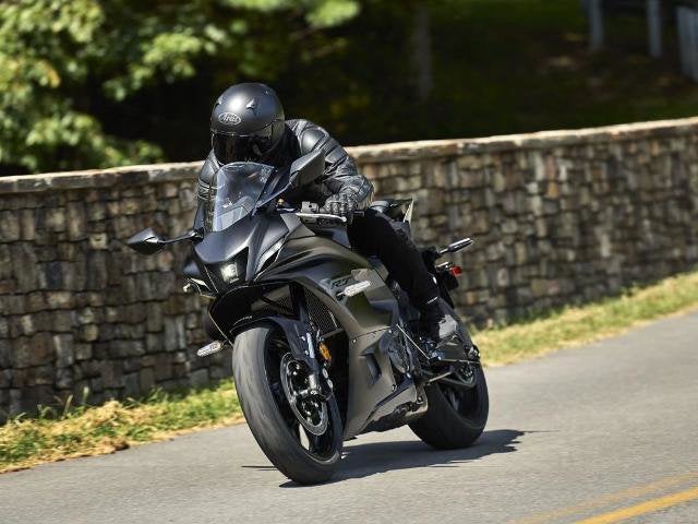 2025 Yamaha YZF-R7 Base
