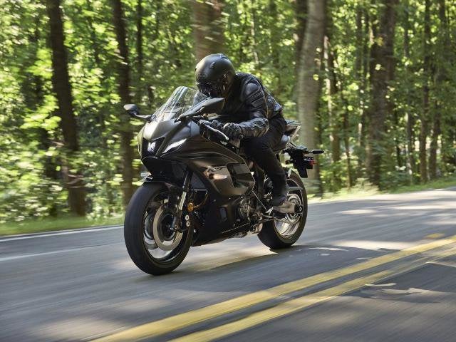 2025 Yamaha YZF-R7 Base