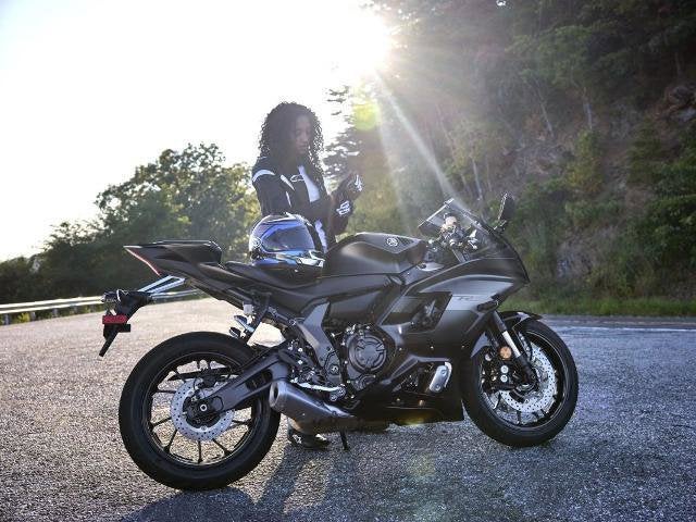 2025 Yamaha YZF-R7 Base