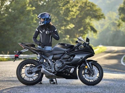 2025 Yamaha YZF-R7 Base