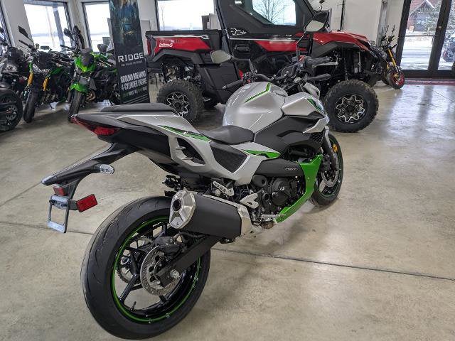 2024 Kawasaki Z7 Hybrid ABS Base