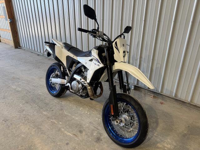 2025 Suzuki DR-Z4SM Base