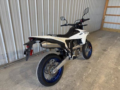 2025 Suzuki DR-Z4SM Base