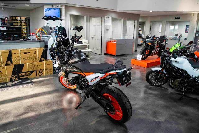 2024 Ktm 890 SMT Base