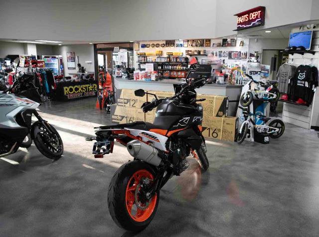 2024 Ktm 890 SMT Base