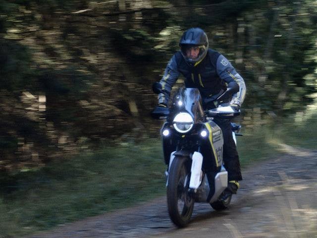 2025 Husqvarna Norden 901 Base